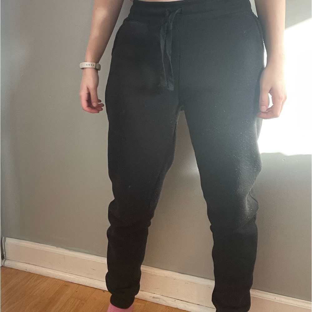 South Pole black sweatpants (does have pilling)